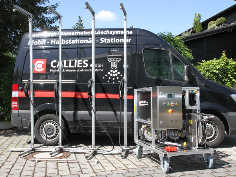 Komplettes Rollwagensystem mit flexibel einsetzbaren Löschdüsen an Galgen