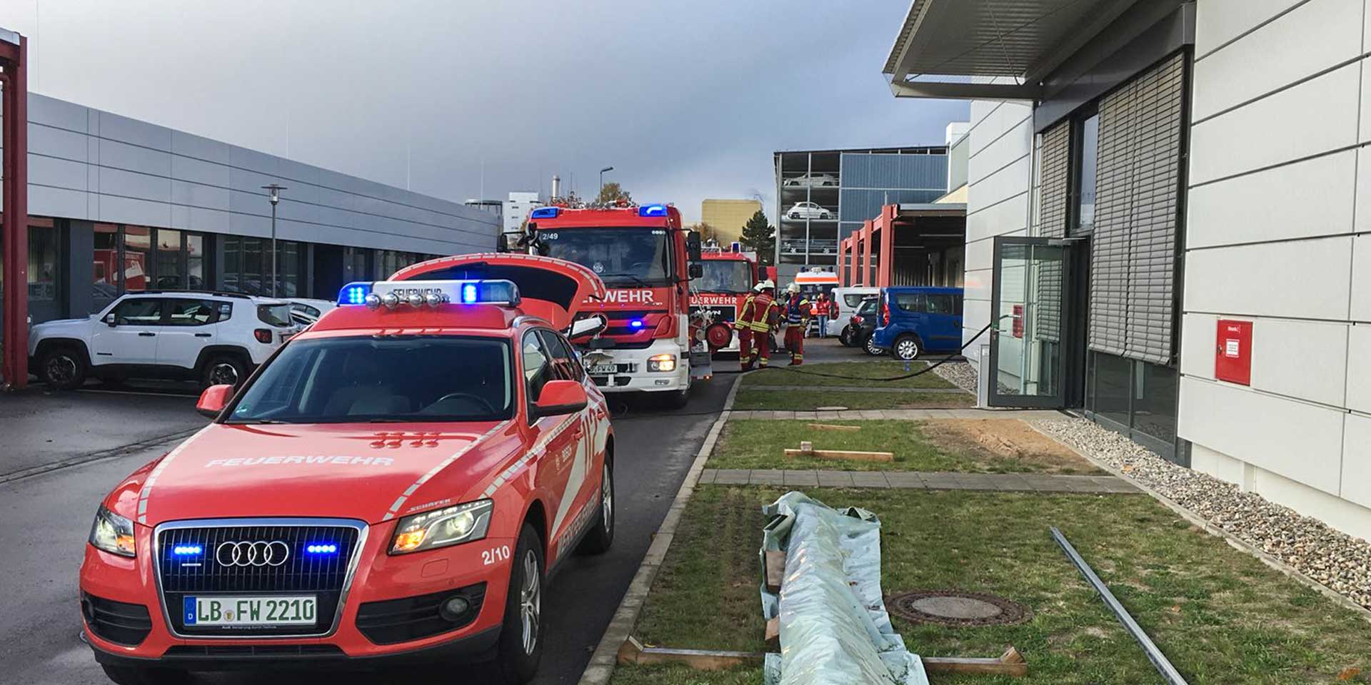 Feuerwehr im Einsatz mit halbstationären Löschsystem von Callies